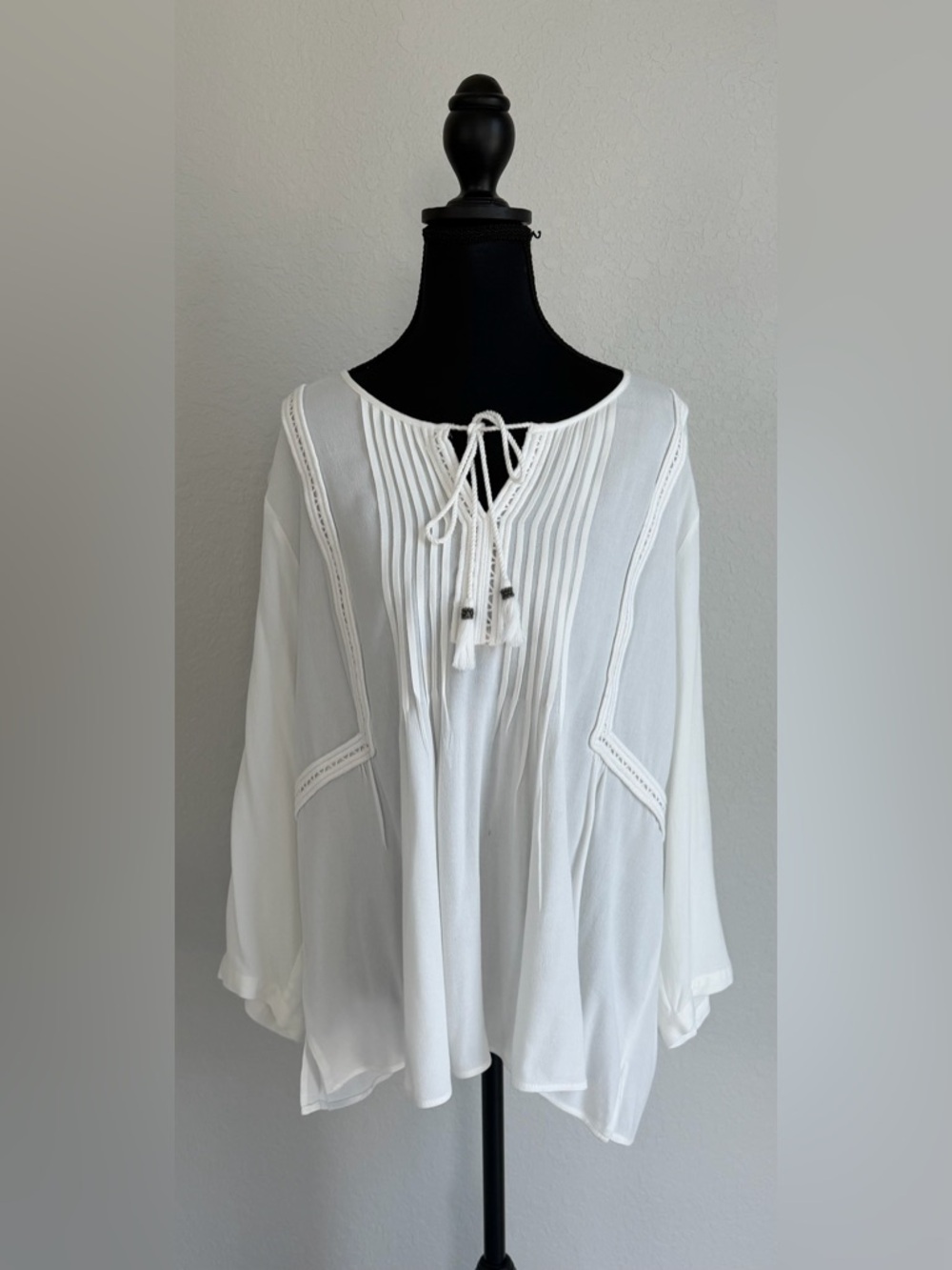 EUC Pale Sky Elegant White Blouse with Romantic Lace Trim and Flowy Sleeves,‎ XL